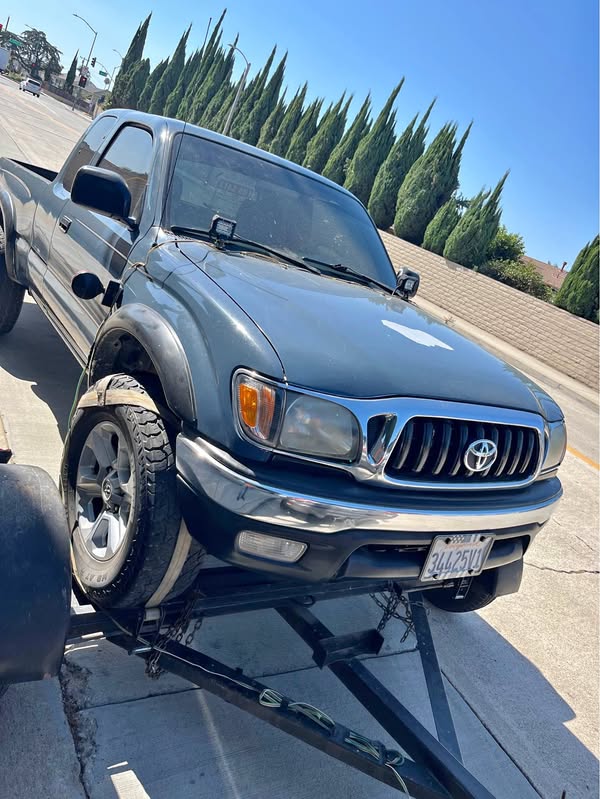 2001 Toyota Tacoma Xtracab - Pickup