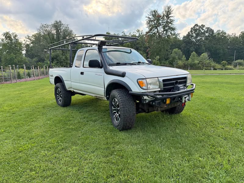 2000 Toyota Tacoma Xtracab - SR5 Pickup