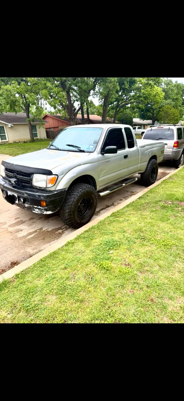 2000 Toyota Tacoma - SR5 Pickup