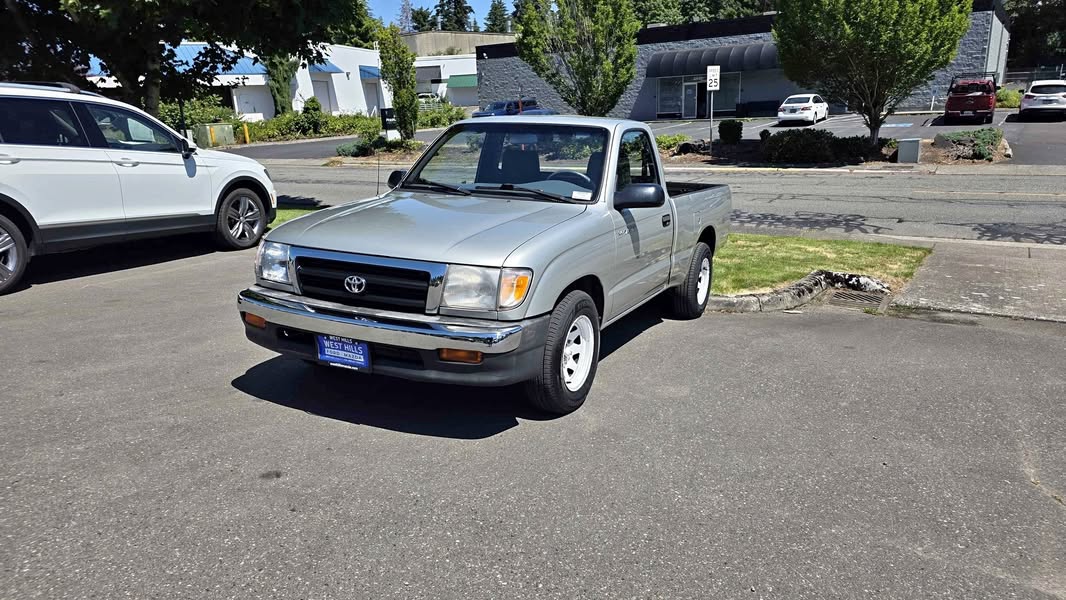 2000 Toyota Tacoma - Base
