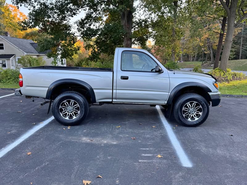 2002 Toyota Tacoma Regular Cab - 4x4- Manual Transmission!