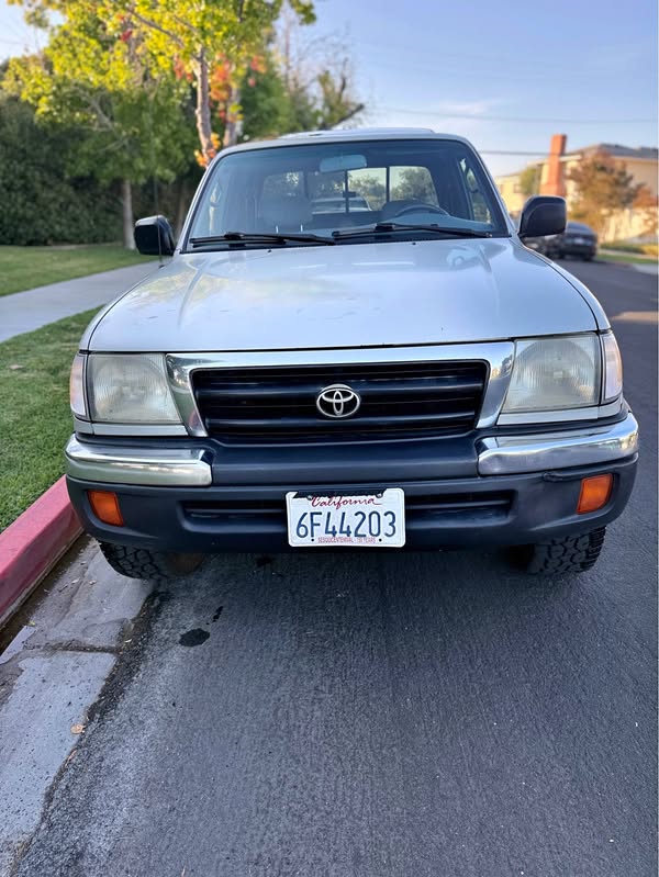 2000 Toyota Tacoma Xtracab - Pickup