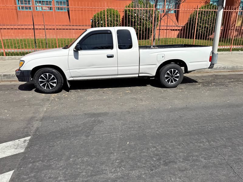 2000 Toyota Tacoma - SR5 Pickup