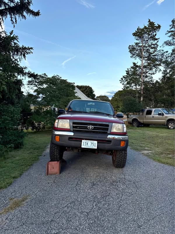 2000 Toyota Tacoma - Base