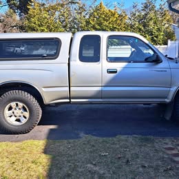 2000 Toyota Tacoma Xtracab - SR5 Pickup