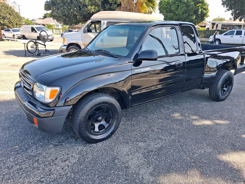 2000 Toyota Tacoma - SR5 Pickup