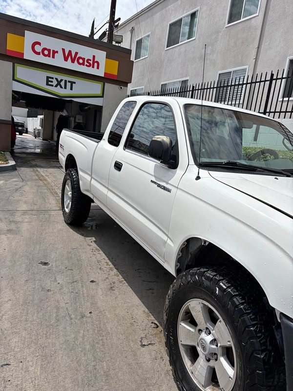 2000 Toyota Tacoma Xtracab - PreRunner Pickup