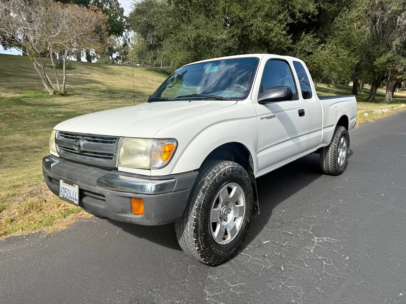 2000 Toyota Tacoma Xtracab - PreRunner Pickup