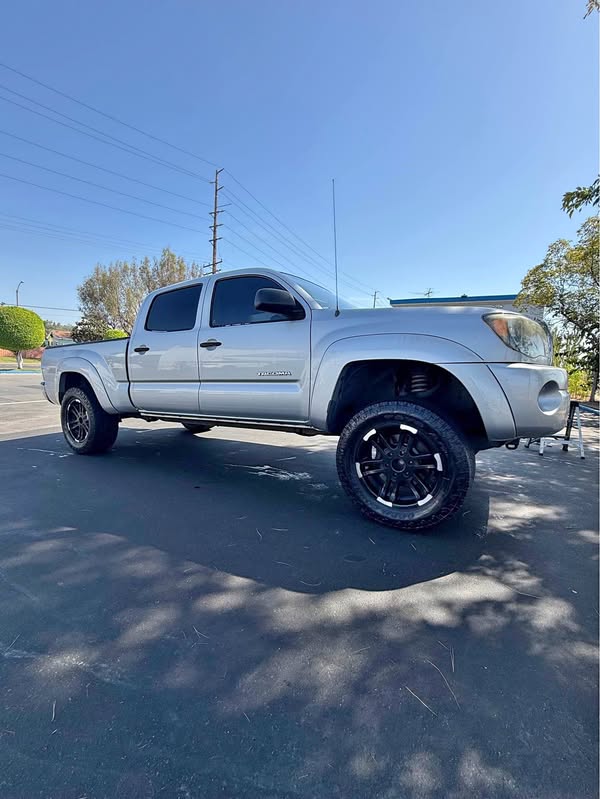 2005 Toyota Tacoma - PreRunner Pickup 4D 6 ft