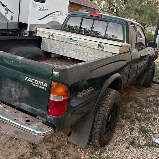 1999 Toyota Tacoma Xtracab - S-Runner Pickup