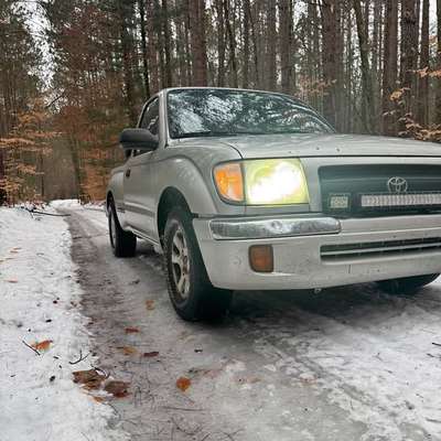 2000 Toyota Tacoma - Base