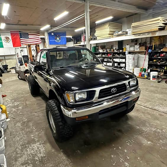 1995 Toyota Tacoma - 4WD 4D