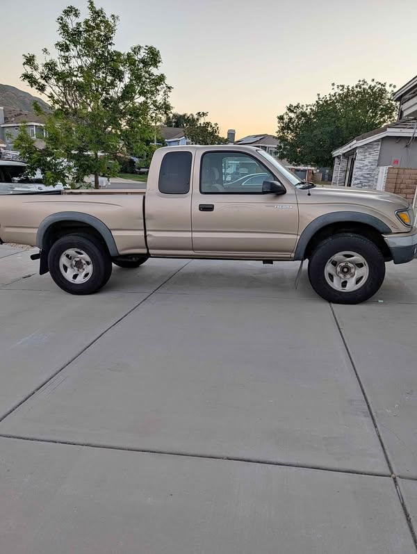 2004 Toyota Tacoma Xtracab - PreRunner Pickup 2D 6 ft