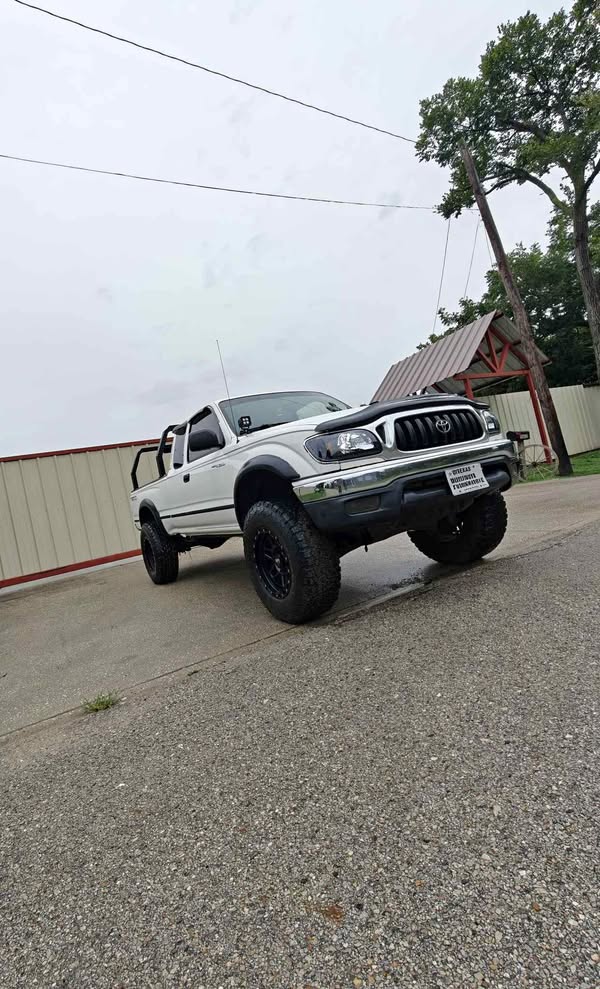 2002 Toyota Tacoma - SR5 Pickup