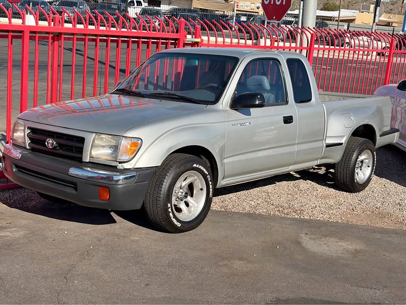 2000 Toyota Tacoma - SR5 Pickup