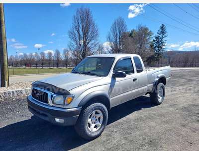 2004 Toyota Tacoma Xtracab - SR5 Pickup