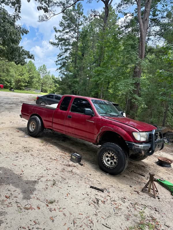 2001 Toyota Tacoma Xtracab - SR5 Pickup