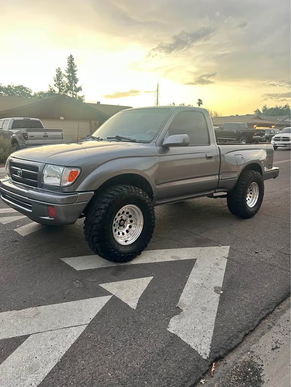 2000 Toyota Tacoma - Short Bed