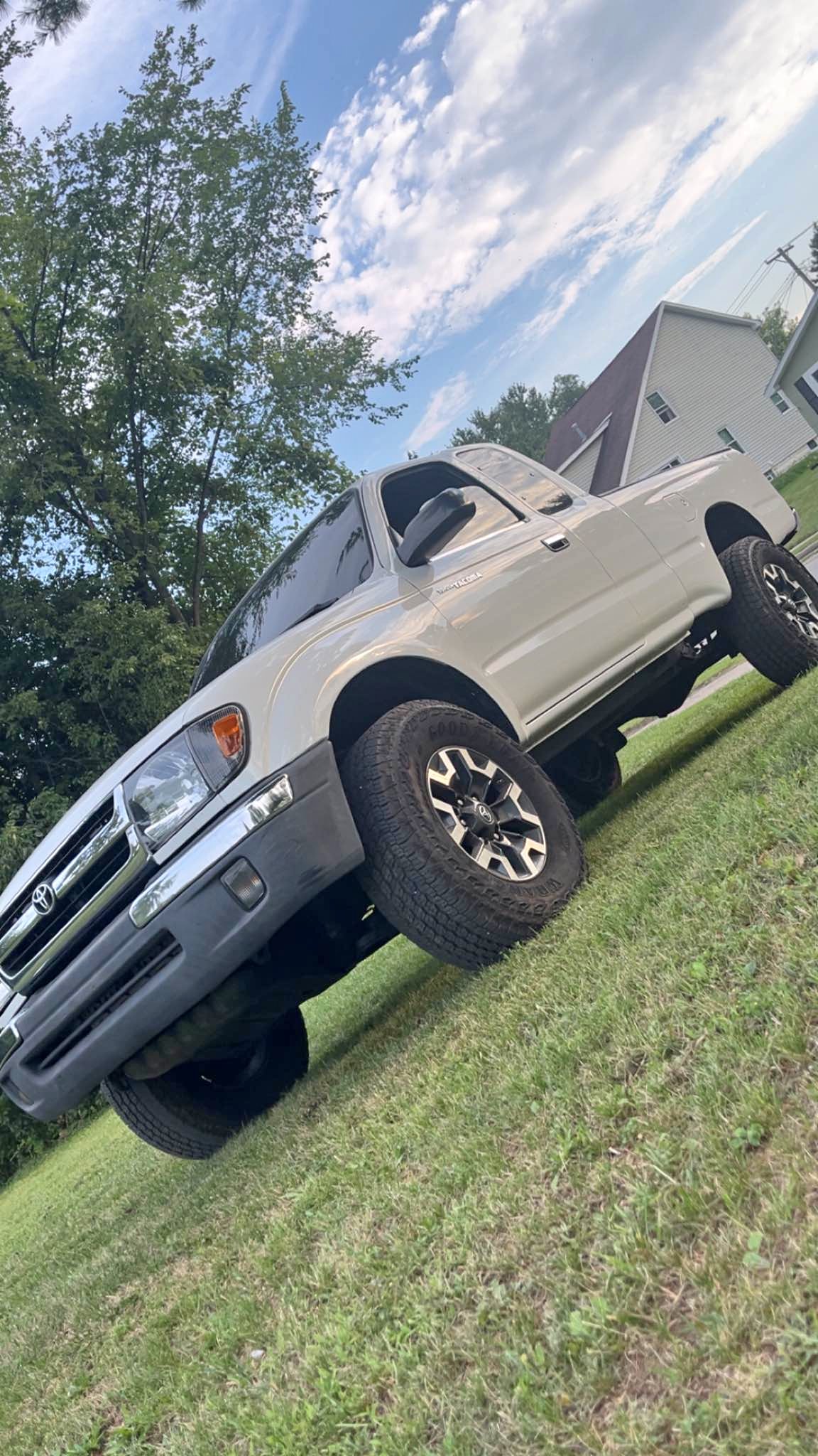 2000 Toyota Tacoma - SR5 Pickup