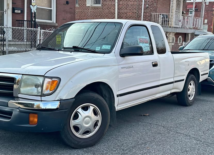 2000 Toyota Tacoma - SR5 Pickup