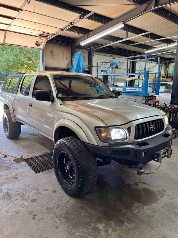2004 Toyota Tacoma Double Cab - PreRunner 4D