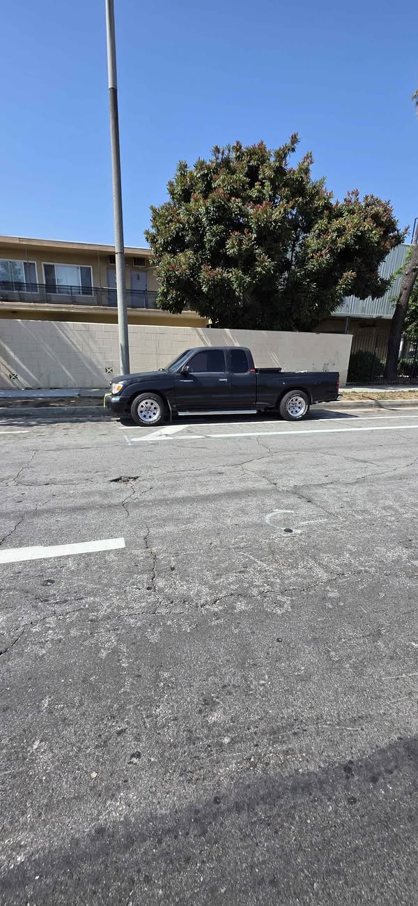 2000 Toyota Tacoma - SR Pickup 4D 6 ft