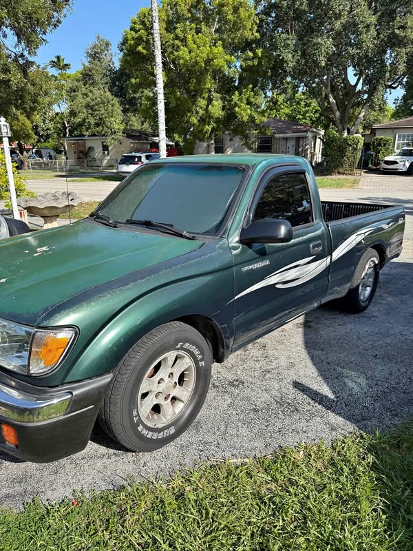 2000 Toyota Tacoma Xtracab - Pickup