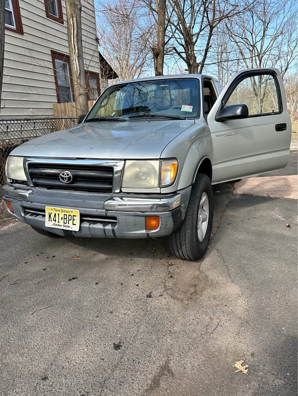 2000 Toyota Tacoma - Auto