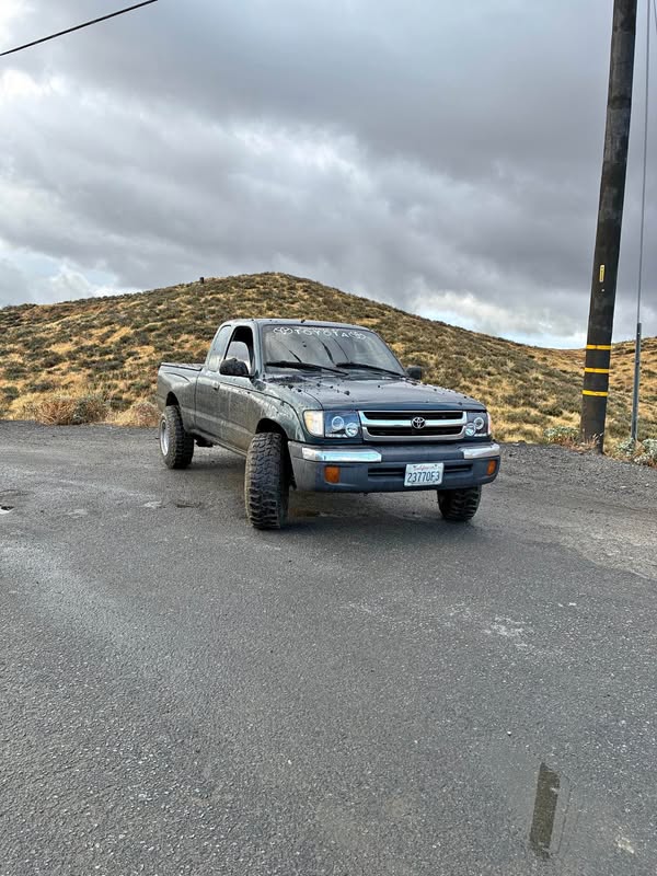 1998 Toyota Tacoma Xtracab - Base model SR5