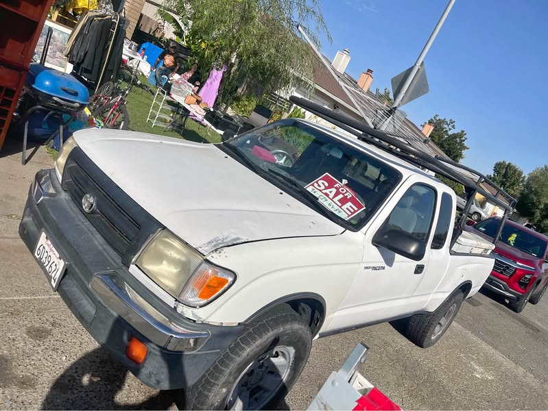 2000 Toyota Tacoma - SR5 Pickup