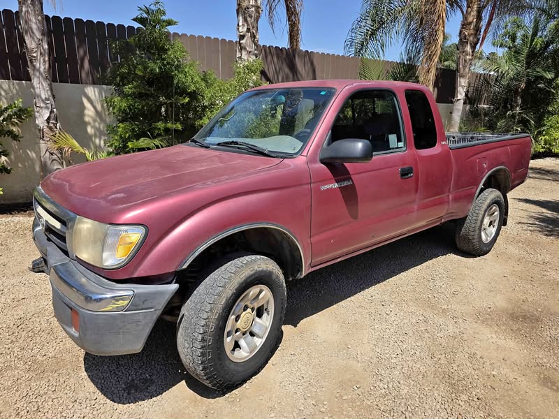 2000 Toyota Tacoma - Pickup