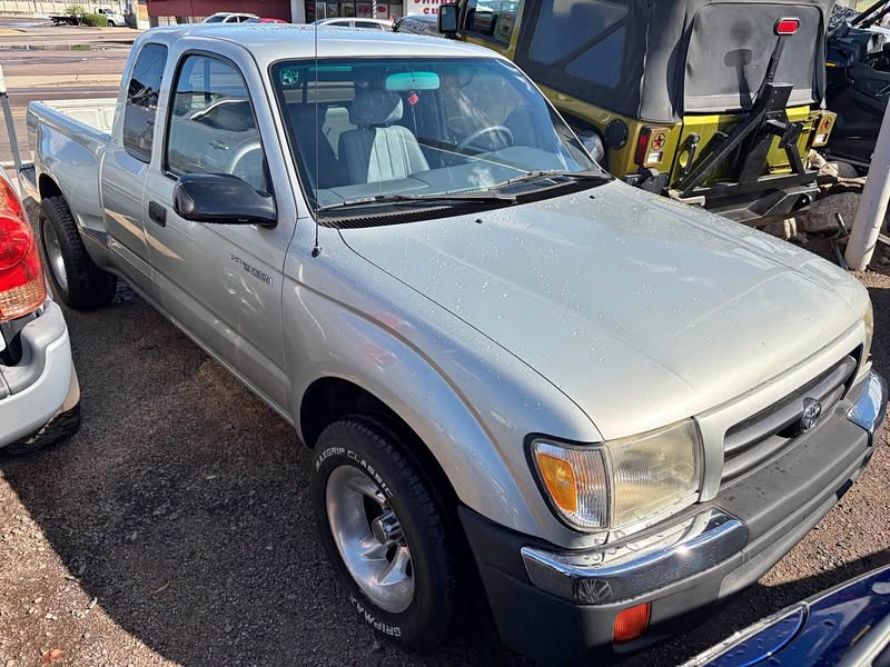 2000 Toyota Tacoma - SR5 Pickup 4D 5 ft