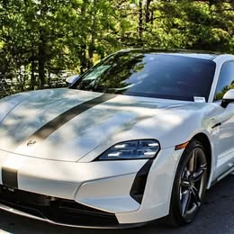 2025 Porsche TAYCAN TURBO AWD  871 HP (CLEAN CARFAX!! UNDER WARRANTY WITH PORSCHE!! PANORAMIC ROOF WITH LIGHT CONTROL!! PRICE NEW WAS $199,000)