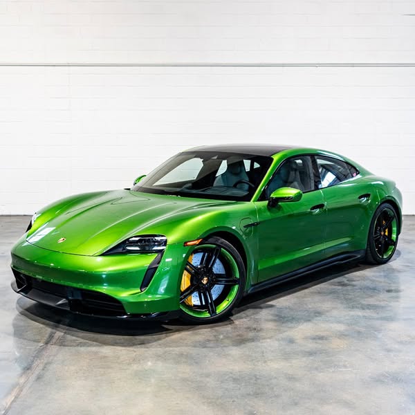2022 Porsche Taycan - Turbo S