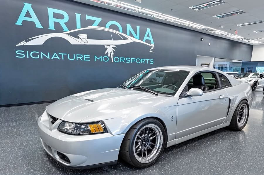 2004 Ford mustang svt cobra base