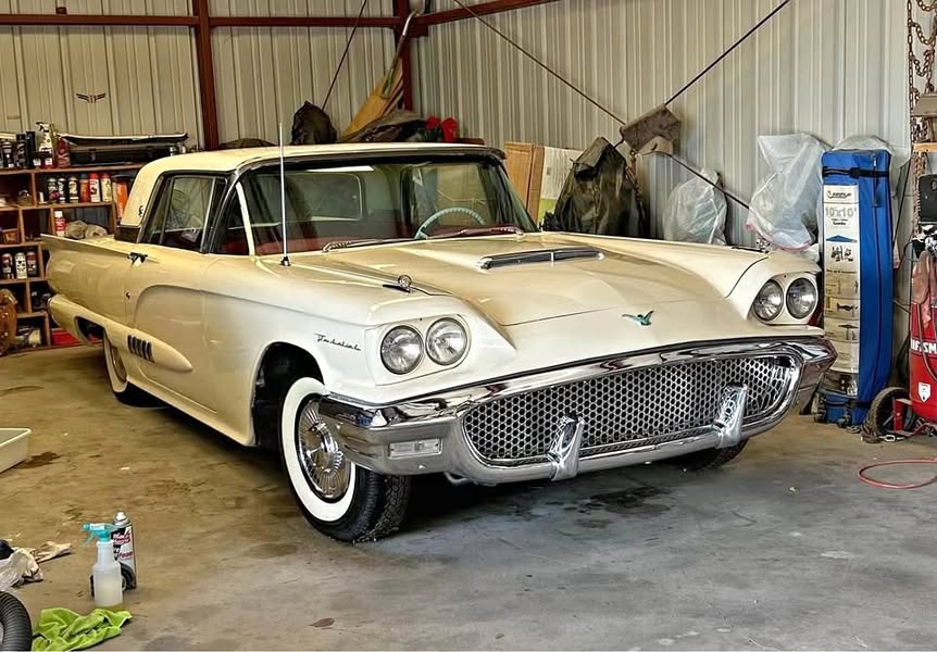 1958 Ford Thunderbird