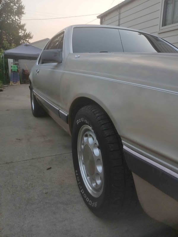 1986 Ford Thunderbird 5.0 engine! Duel exhaust drives rubs and sounds amazing come check it!!