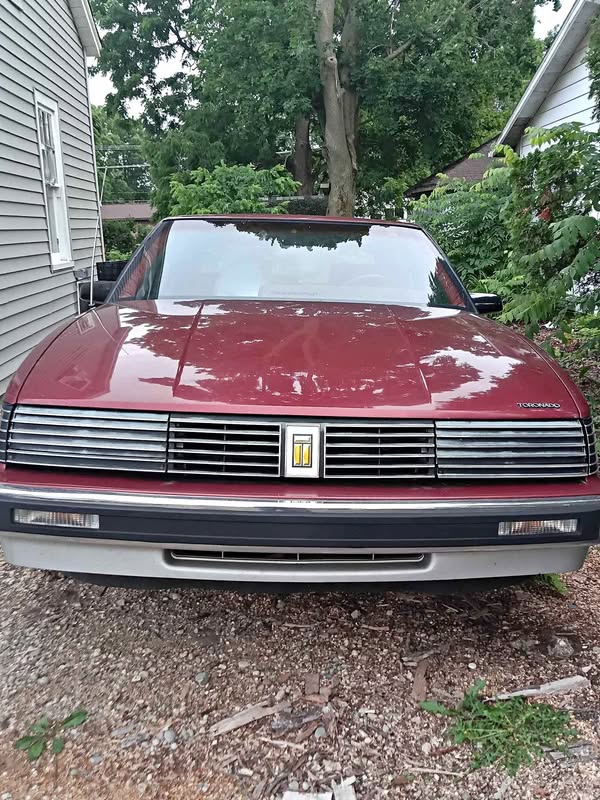 1986 Oldsmobile  Toronado - Silver