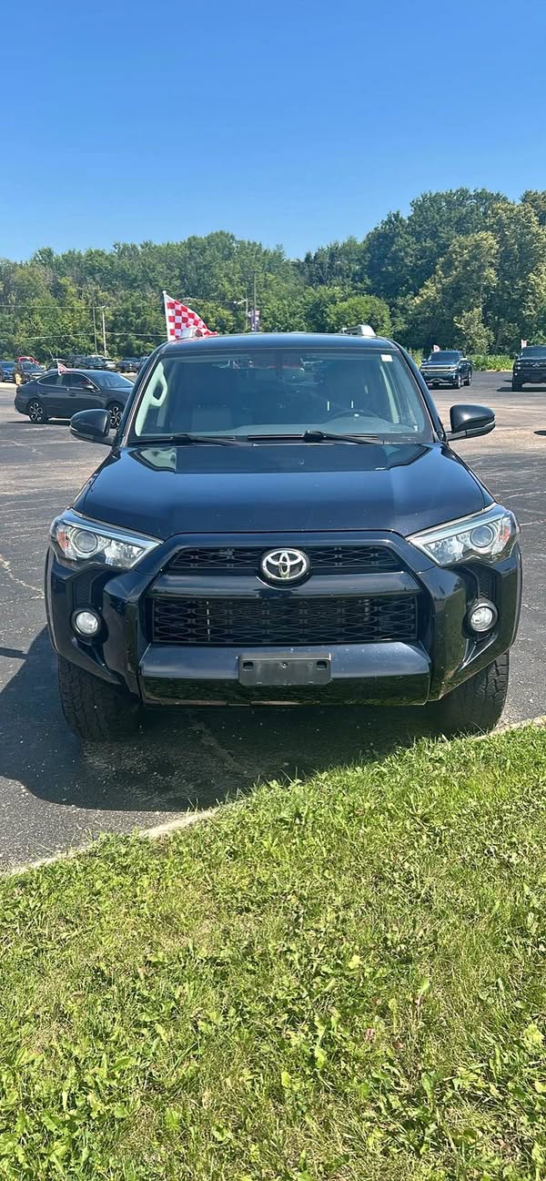 2017 Toyota 4Runner - SR5 Sport Utility 4D