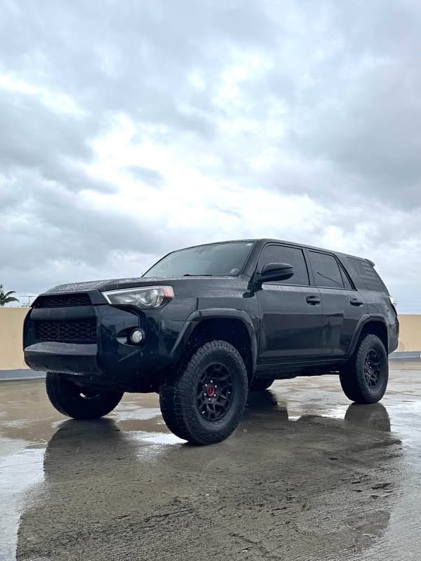 2018 Toyota 4Runner - SR5 Sport Utility 4D