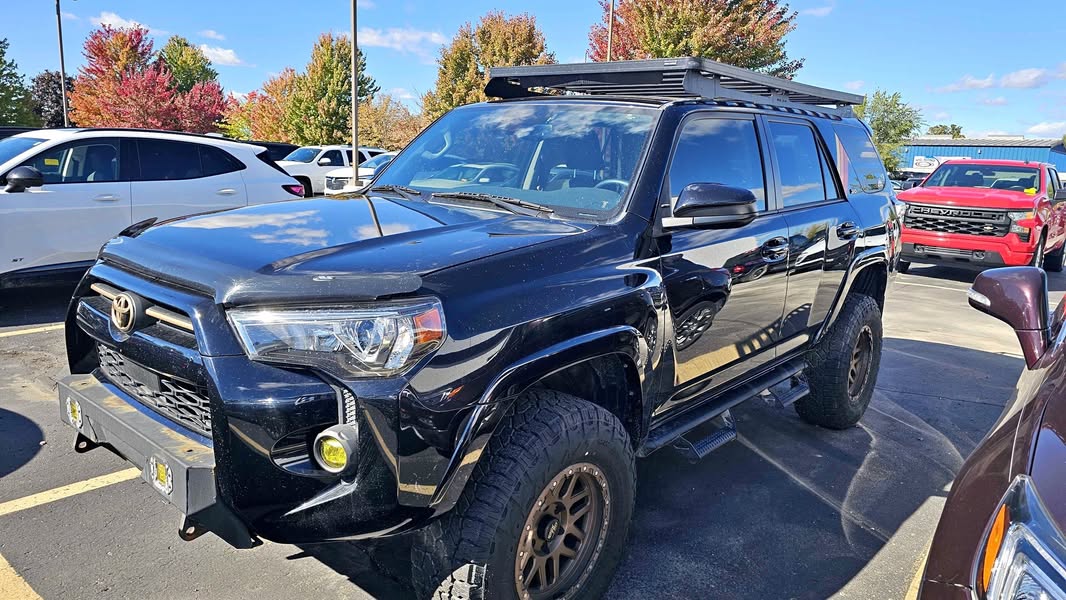2022 Toyota 4Runner - SR5 Sport Utility 4D