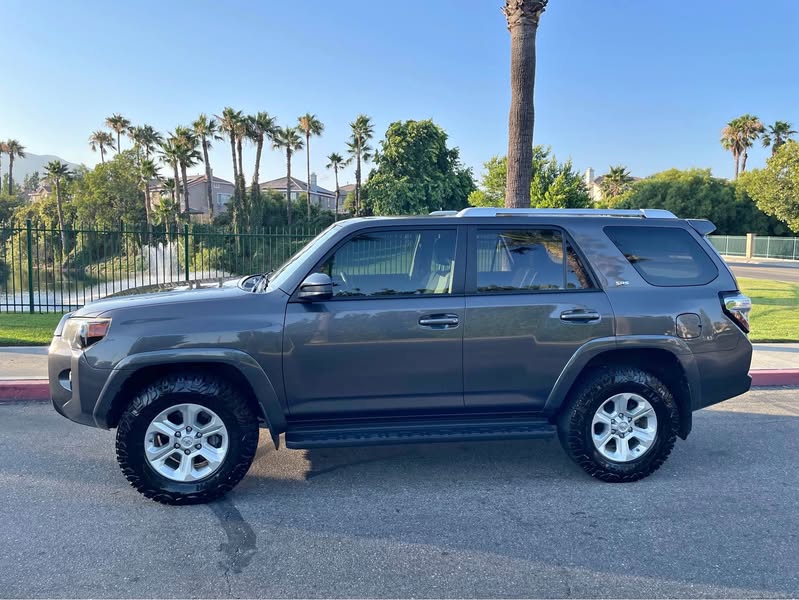 2018 Toyota 4Runner - SR5 Sport Utility 4D
