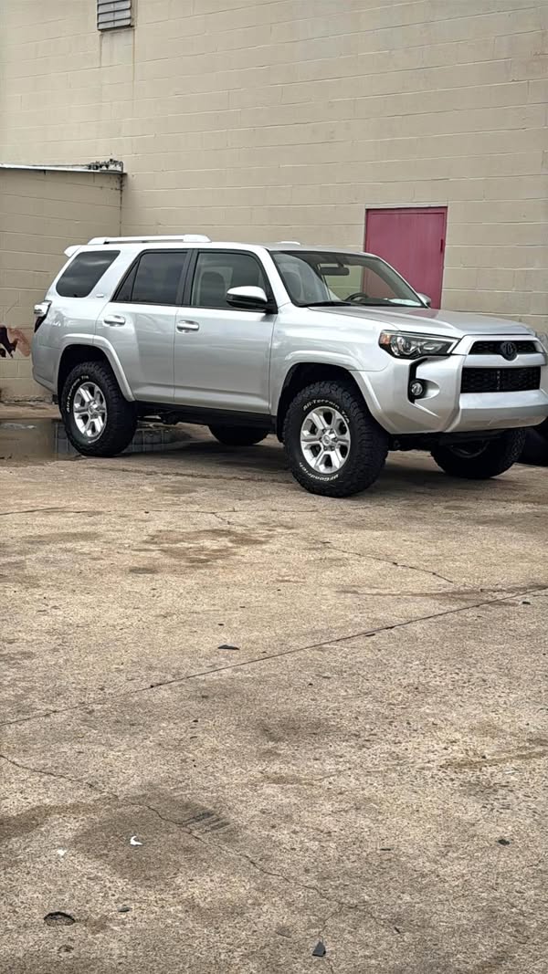 2018 Toyota 4Runner - SR5 Sport Utility 2D