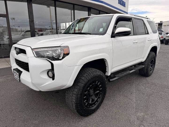 2018 Toyota 4Runner - SR5 Sport Utility 4D