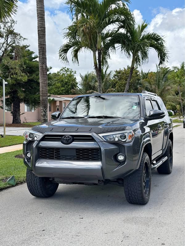 2022 Toyota 4Runner - SR5 Premium Sport Utility 4D