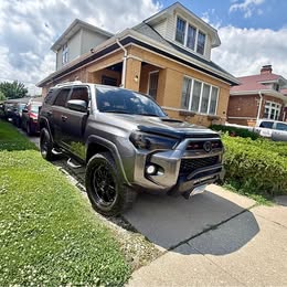 2017 Toyota 4Runner - SR5 Sport Utility 4D