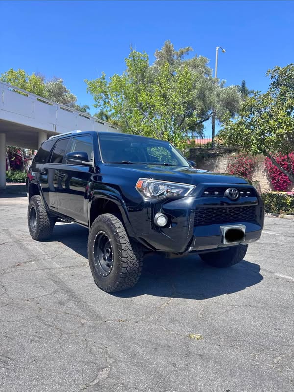 2014 Toyota 4Runner - SR5 Sport Utility 2D