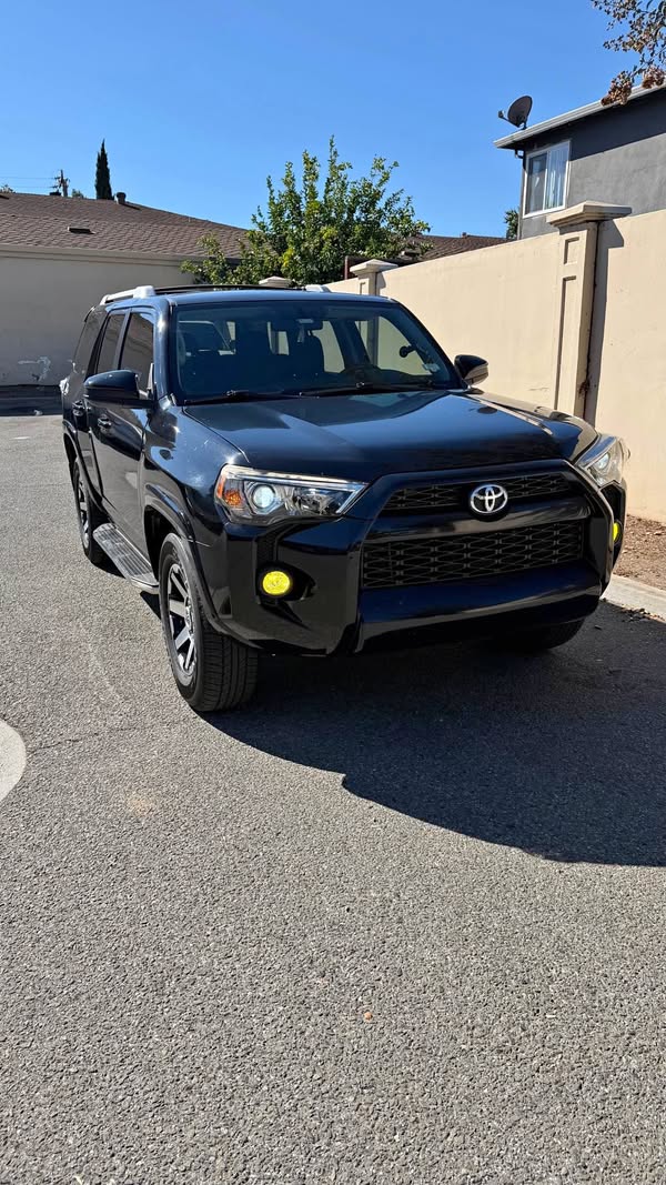 2018 Toyota 4Runner - SR5 Premium Sport Utility 4D