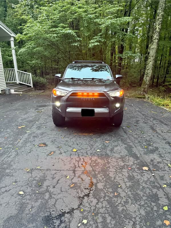2022 Toyota 4Runner - SR5 Sport Utility 4D