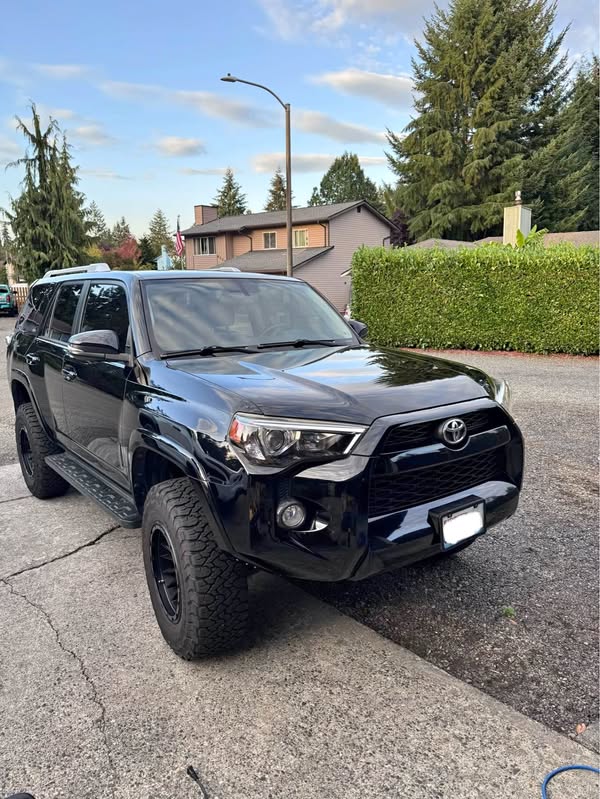 2016 Toyota 4Runner - SR5 Sport Utility 4D